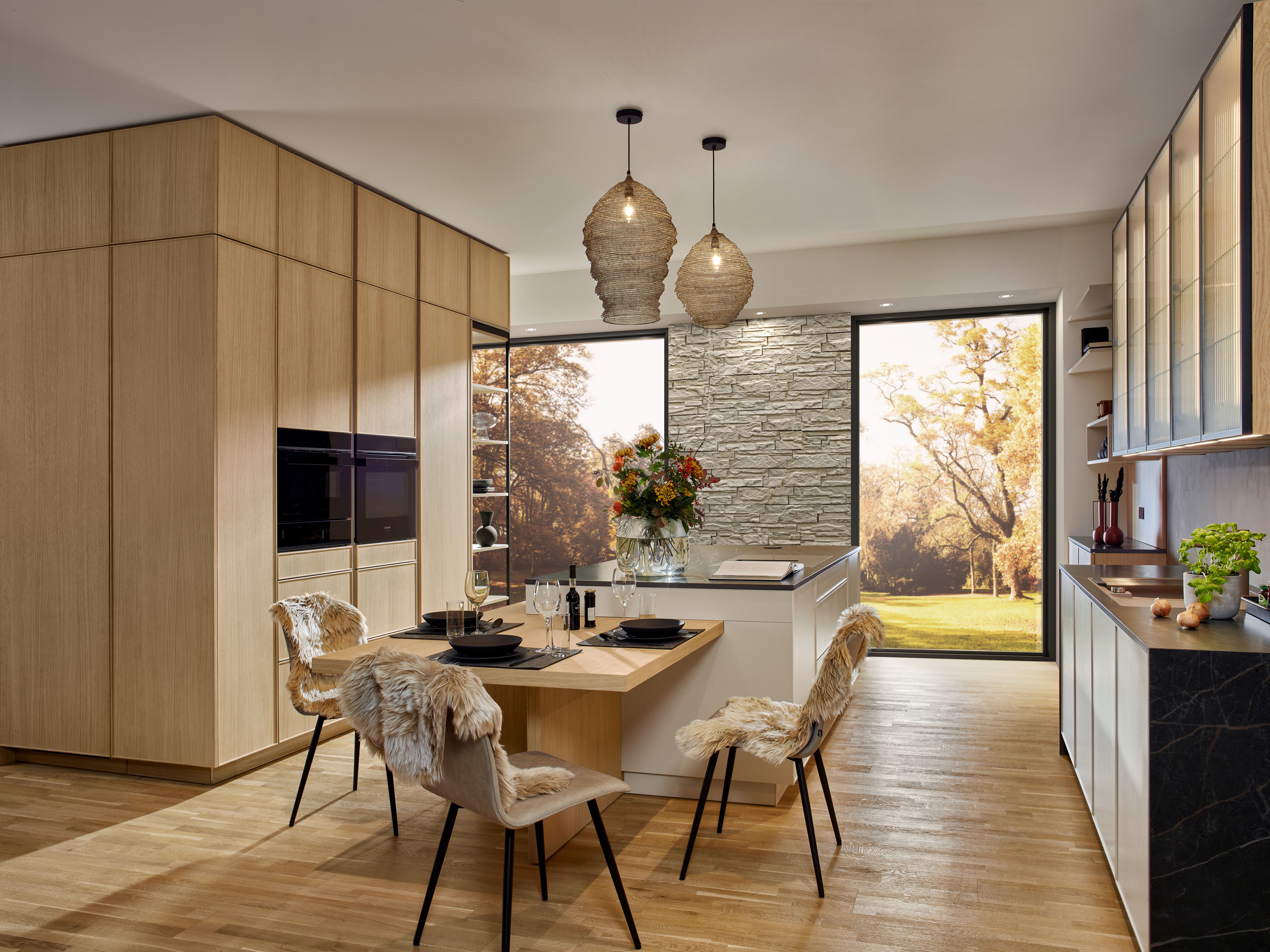 Moderne Küche mit Kochinsel des Herstellers Beeck