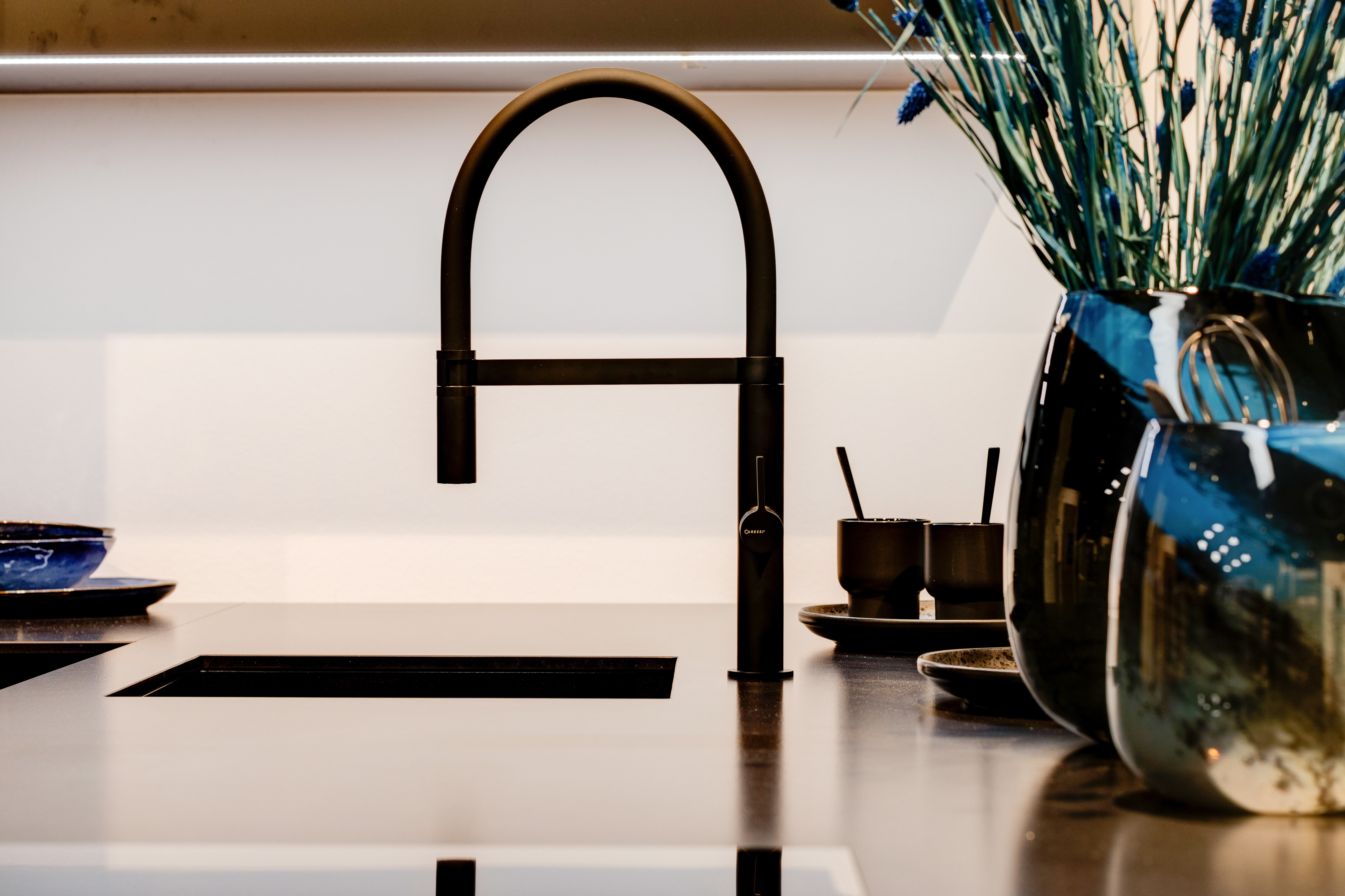 Profilansicht einer Edelstahlarmatur des Herstellers Caressi